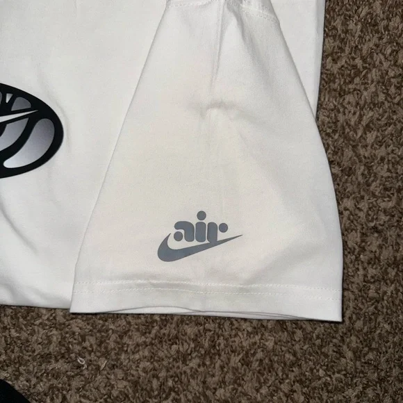 Nike White Short Sleeve Tee with Minimalist Graphic - Picture 5 of 5